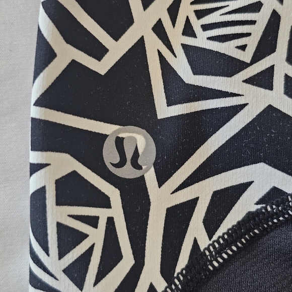 Lululemon Real Quick Crop Leggings – Size 6 – Posey Black/White - Picture 10 of 13